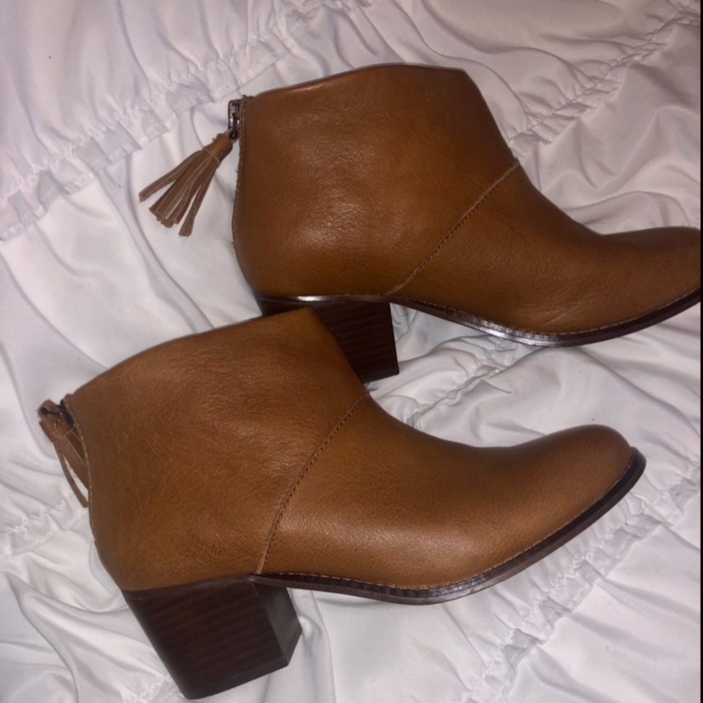 Toms Leila ankle booties